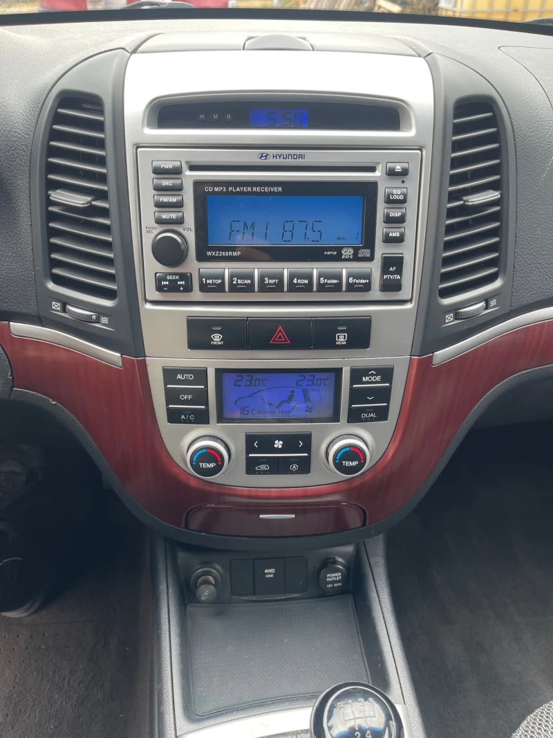 Hyundai Santa fe 2.2CRDi-150к.с/ 4х4/ 6скорости/ Климатроник/Италия, снимка 14 - Автомобили и джипове - 51911752