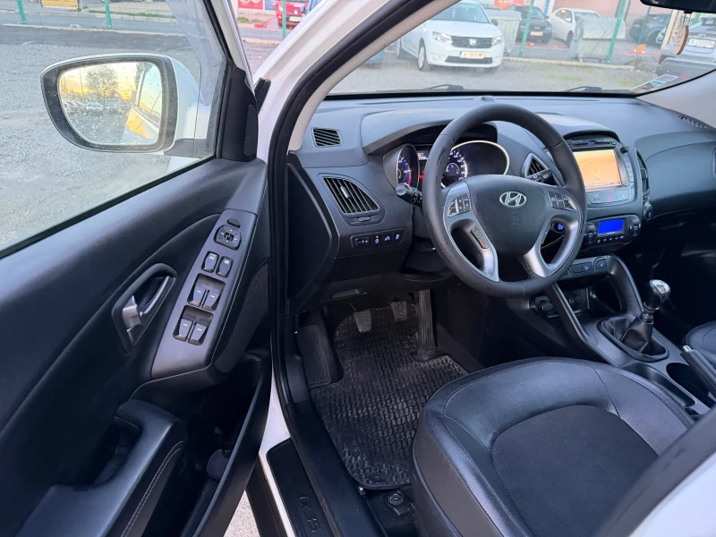 Hyundai IX35 1.7 CRDI 2WD PREMIUM , снимка 12 - Автомобили и джипове - 52238402