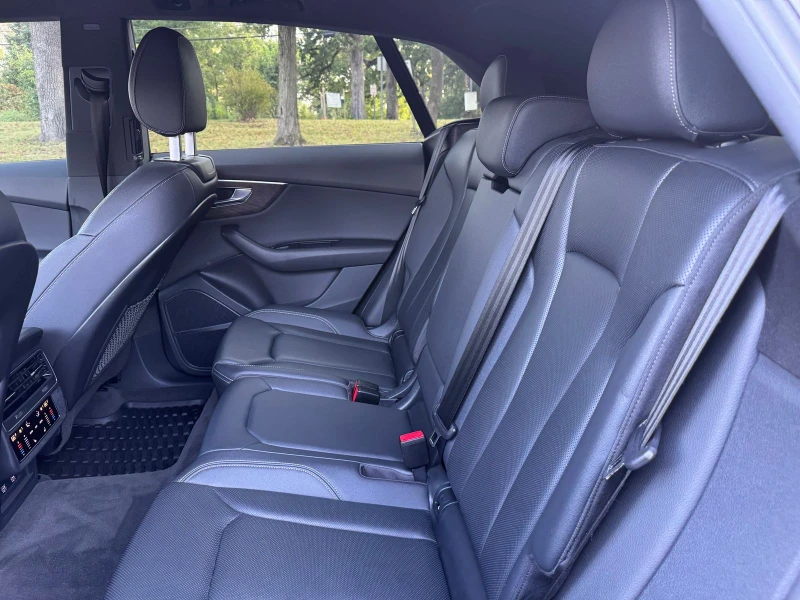 Audi Q8 3.0T* MATRIX* S* LINE* BANG* OLUFSEN* ДИСТРОНИК* 3, снимка 12 - Автомобили и джипове - 53275887
