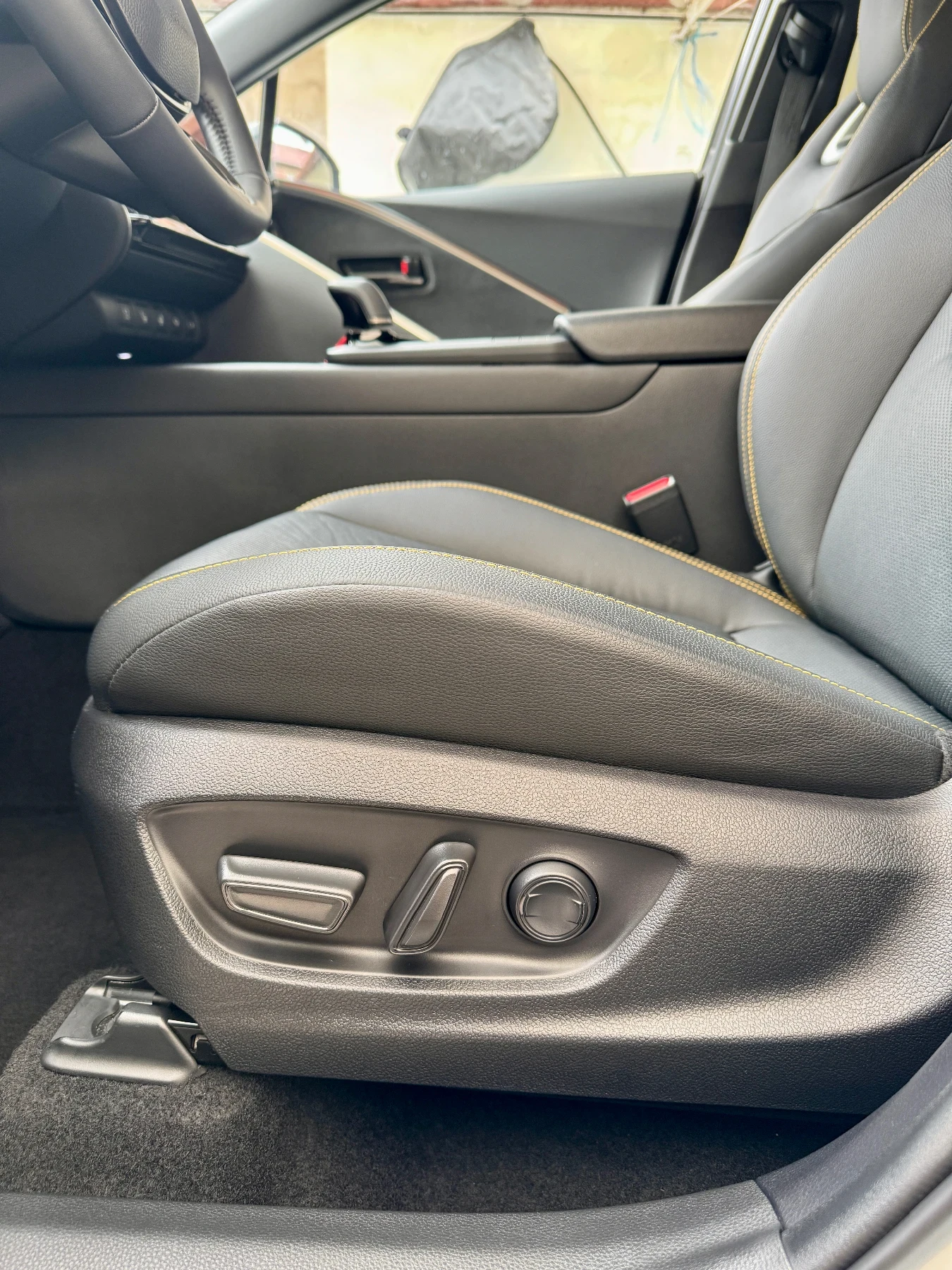 Toyota C-HR 2.0 PHEV Premiere Edition(HERO) ������� ����� � �� | Mobile.bg � ����������� 13