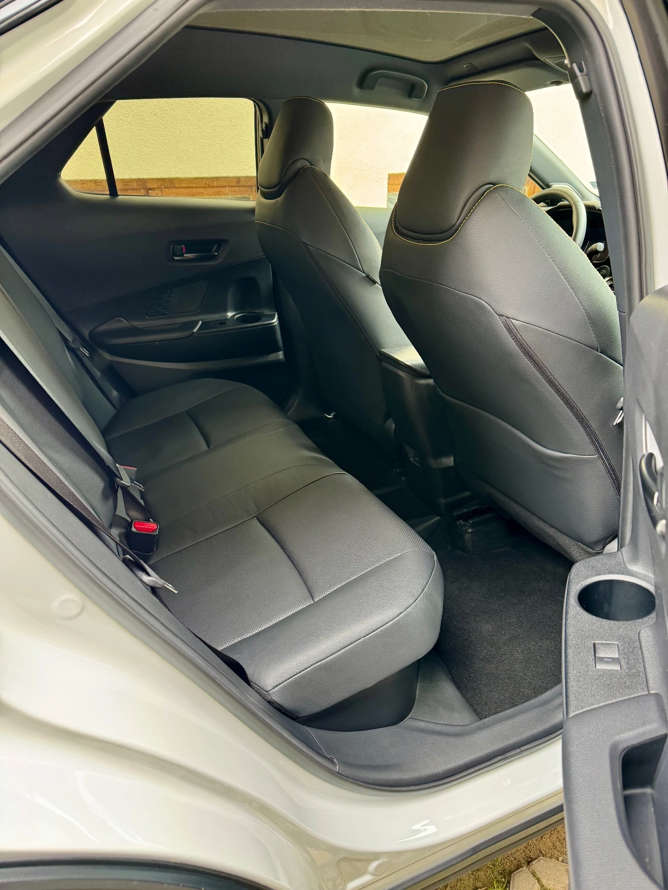 Toyota C-HR 2.0 PHEV Premiere Edition(HERO) ������� ����� � �� | Mobile.bg � ����������� 15