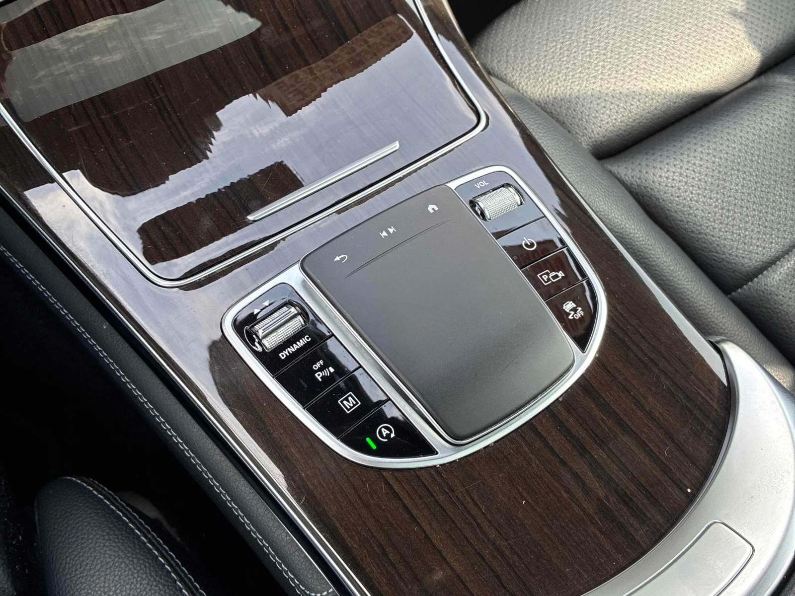 Mercedes-Benz GLC 300 * АВТОКРЕДИТ * ГЛАВНО ПРЕДСТАВИТЕЛСТВО, снимка 11 - Автомобили и джипове - 56048589