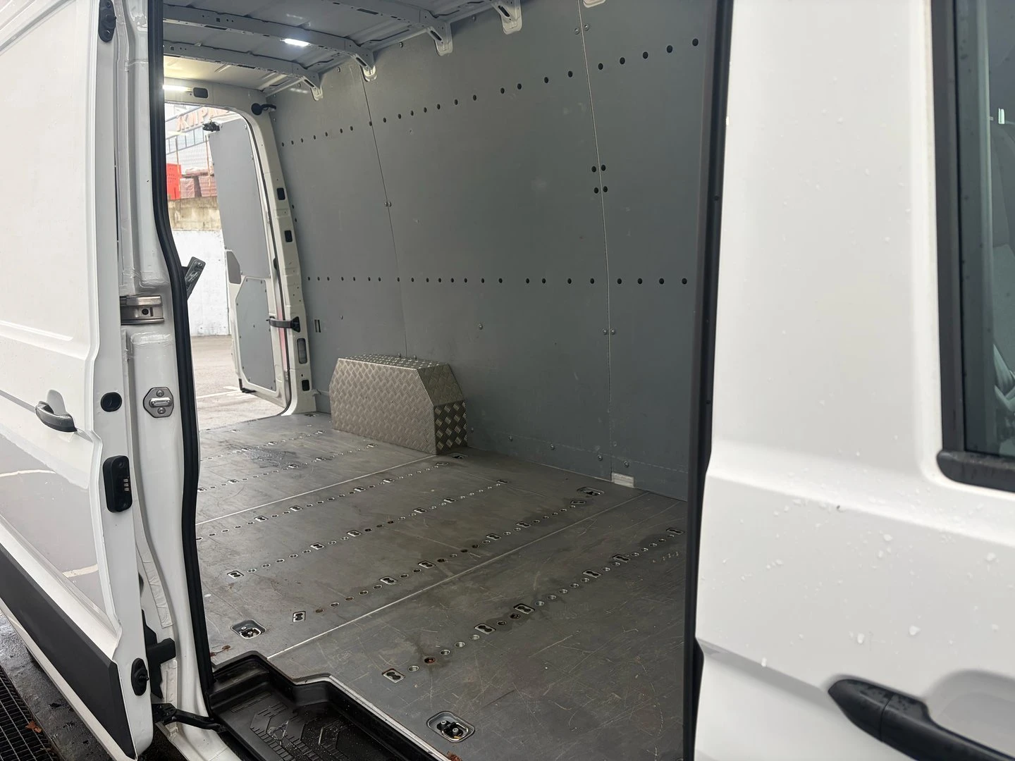 VW Crafter 35 Kasten L TDI 14.4 m3 предно - изображение 7