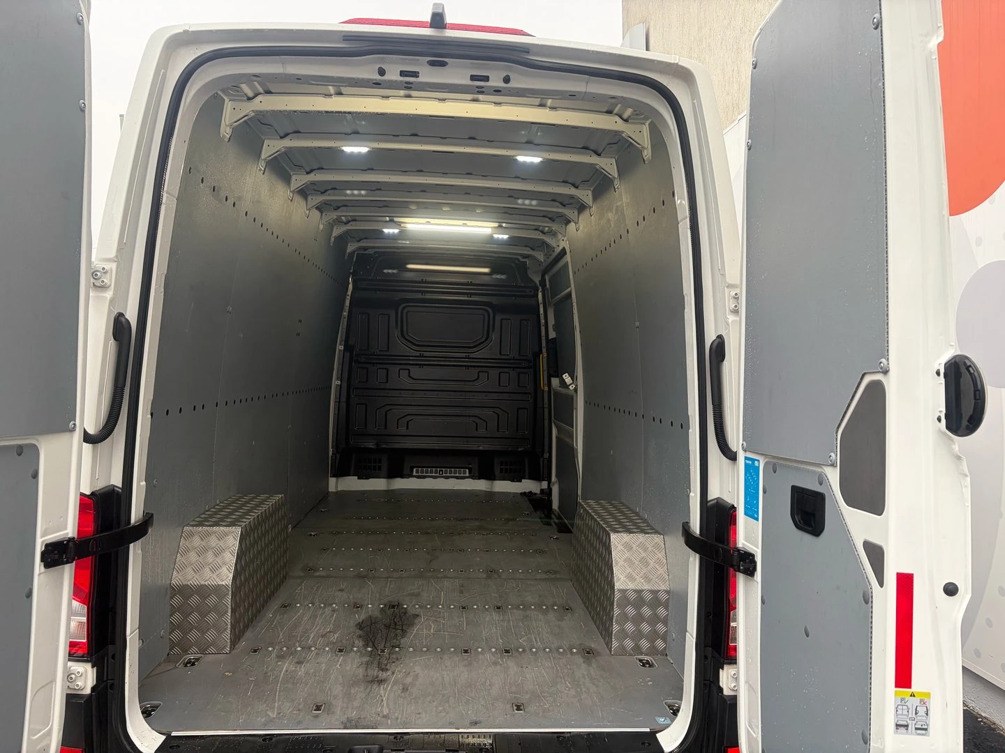 VW Crafter 35 Kasten L TDI 14.4 m3 предно - изображение 6