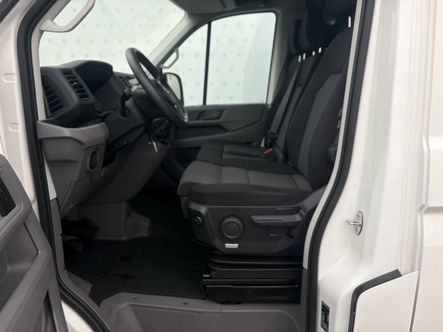 VW Crafter 35 Kasten L TDI 14.4 m3 предно - изображение 4