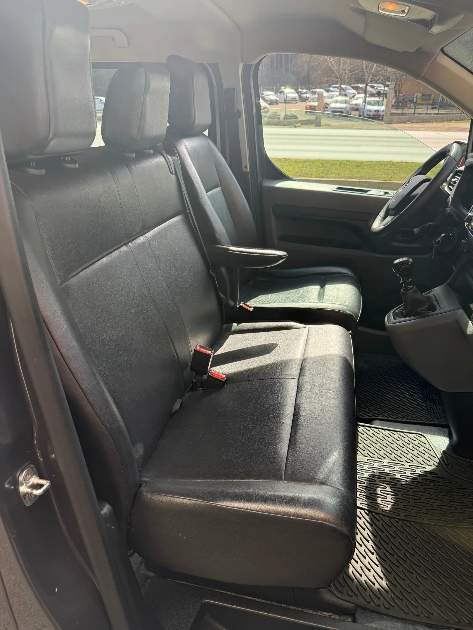 Opel Vivaro Пътнически, снимка 10 - Бусове и автобуси - 53786421