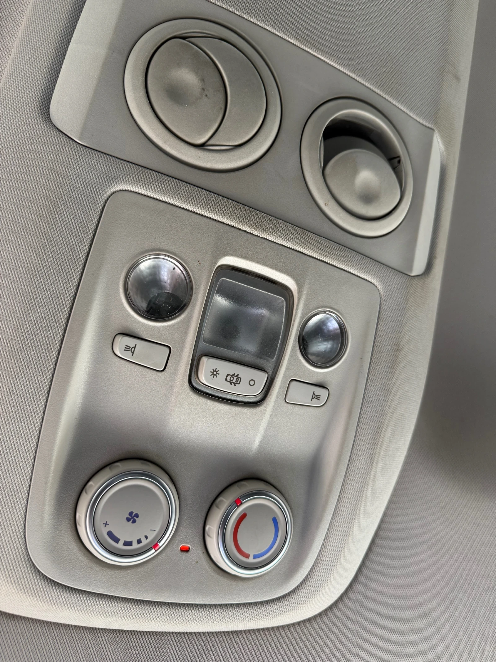 Opel Vivaro Пътнически, снимка 14 - Бусове и автобуси - 53786421