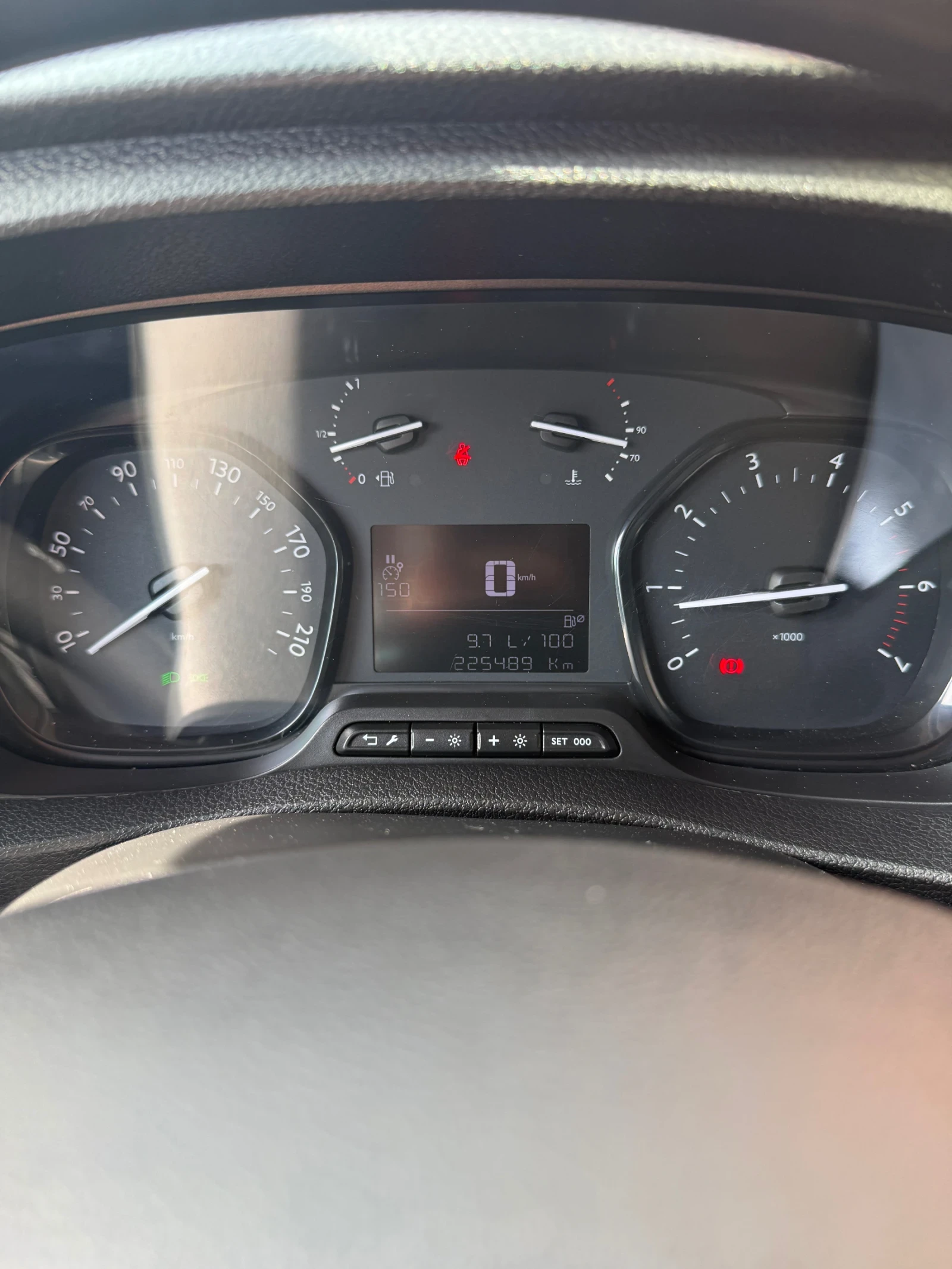 Opel Vivaro Пътнически, снимка 11 - Бусове и автобуси - 53786421