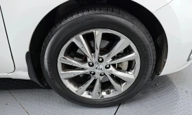 Kia Carnival 9-Seater Prestige - 16700 € / 32662.36 лв. - 61800360 5