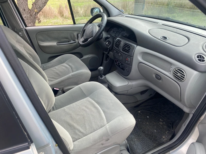 Renault Scenic 1.9dci, снимка 6 - Автомобили и джипове - 47537027