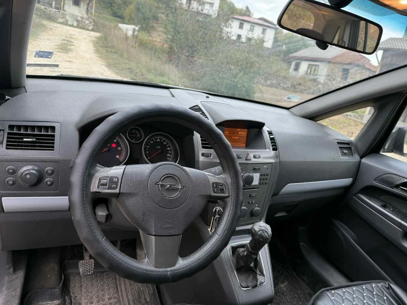 Opel Zafira 1.9CDTI, снимка 9 - Автомобили и джипове - 52474468