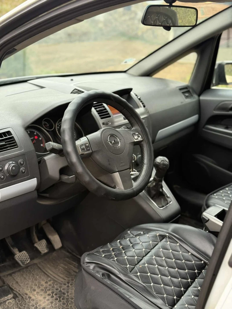 Opel Zafira 1.9CDTI, снимка 8 - Автомобили и джипове - 52474468
