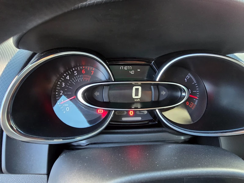 Renault Clio 0.900TCE-GPL/DESIGN-MOSCHINO, снимка 15 - Автомобили и джипове - 52179871