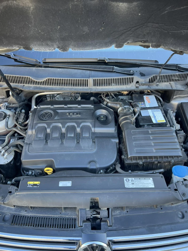VW Touran 2.0 TDI, снимка 15 - Автомобили и джипове - 52935554