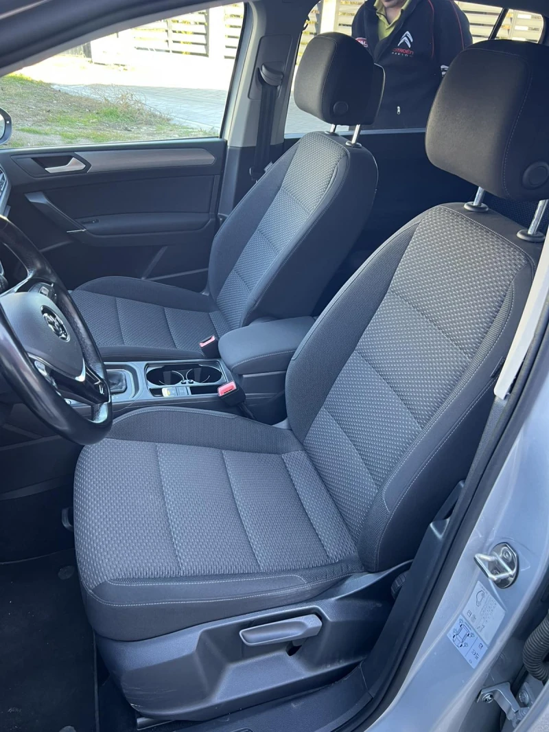 VW Touran 2.0 TDI, снимка 9 - Автомобили и джипове - 52935554