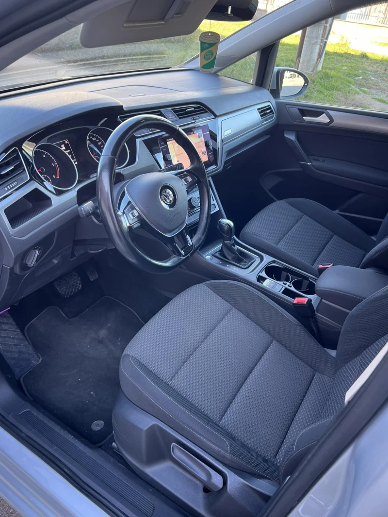 VW Touran 2.0 TDI, снимка 10 - Автомобили и джипове - 52935554