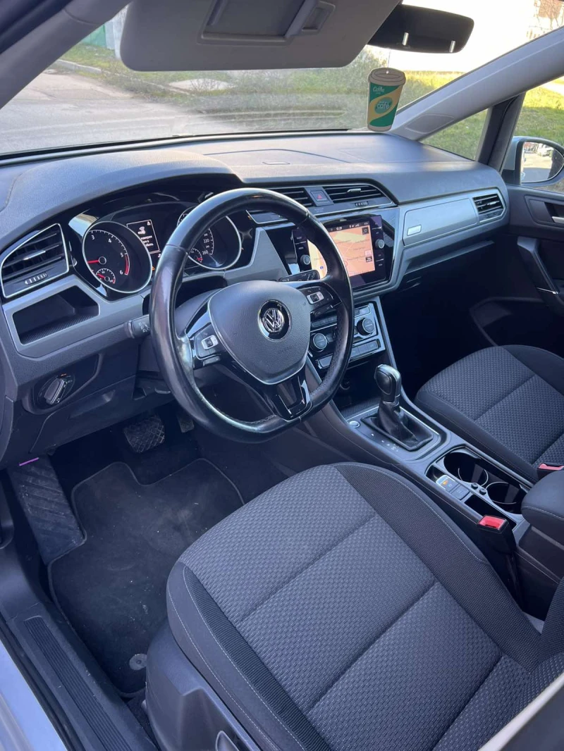 VW Touran 2.0 TDI, снимка 11 - Автомобили и джипове - 52935554