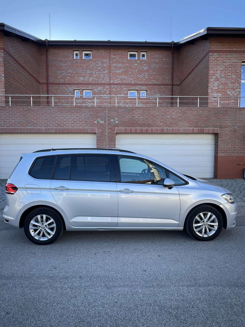 VW Touran 2.0 TDI, снимка 4 - Автомобили и джипове - 52935554