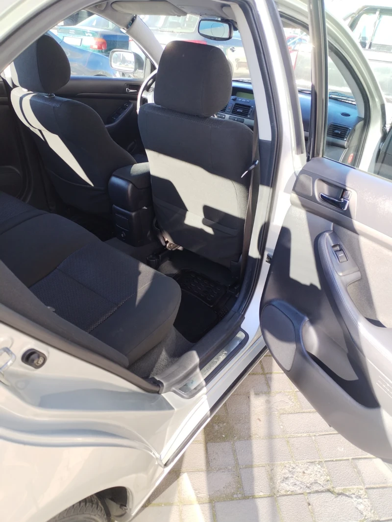 Toyota Avensis, снимка 9 - Автомобили и джипове - 52951027