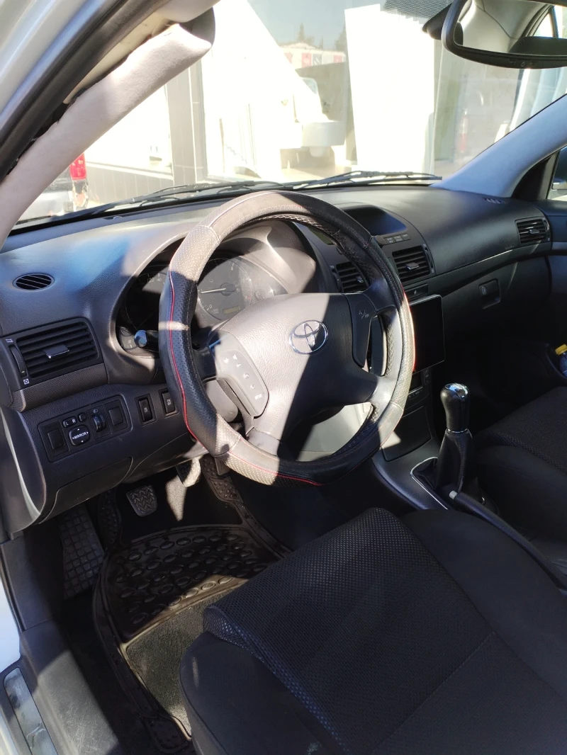 Toyota Avensis, снимка 11 - Автомобили и джипове - 52951027