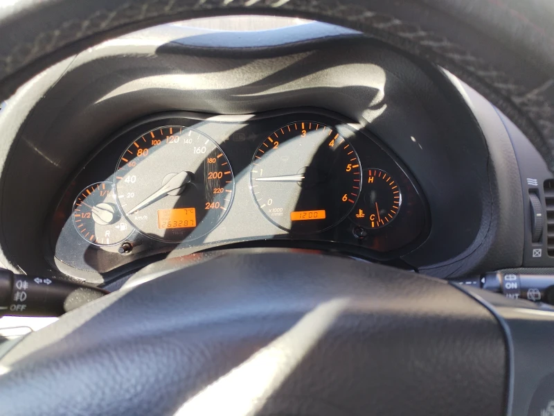 Toyota Avensis, снимка 12 - Автомобили и джипове - 52951027