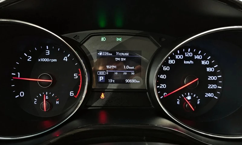 Kia Carnival 9-Seater Prestige, снимка 8 - Автомобили и джипове - 53456607