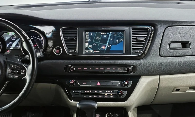 Kia Carnival 9-Seater Prestige, снимка 15 - Автомобили и джипове - 53456607