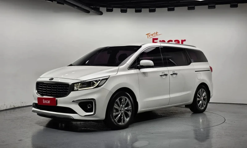 Kia Carnival 9-Seater Prestige