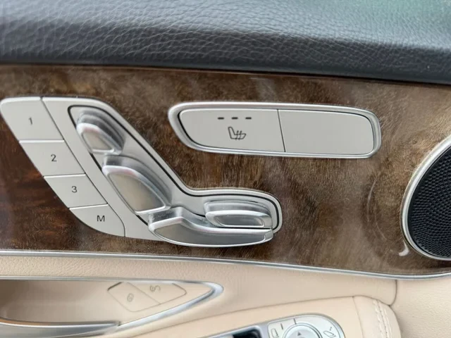 Mercedes-Benz C 300 4MATIC АвтоКредит* (ЦЕНА ДО БГ), снимка 12 - Автомобили и джипове - 52587961