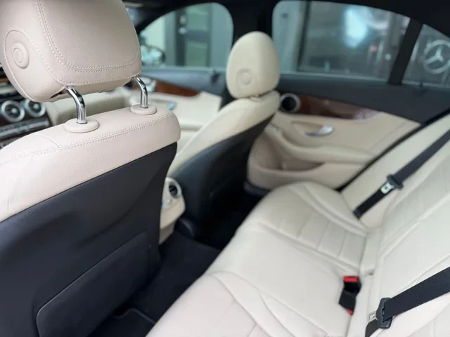 Mercedes-Benz C 300 4MATIC АвтоКредит* (ЦЕНА ДО БГ), снимка 13 - Автомобили и джипове - 52587961