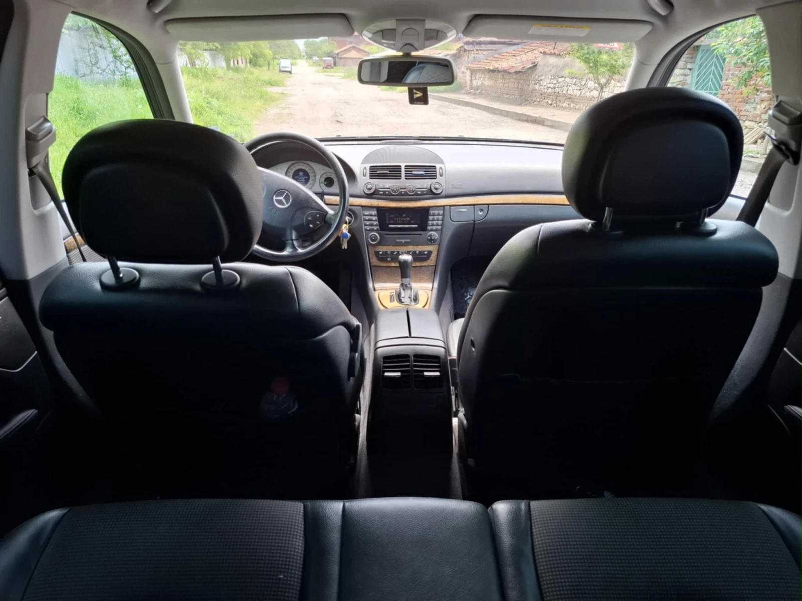 Mercedes-Benz E 200 | Mobile.bg   11