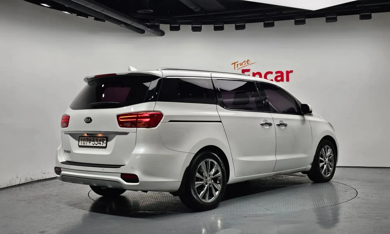 Kia Carnival 9-Seater Prestige - изображение 2