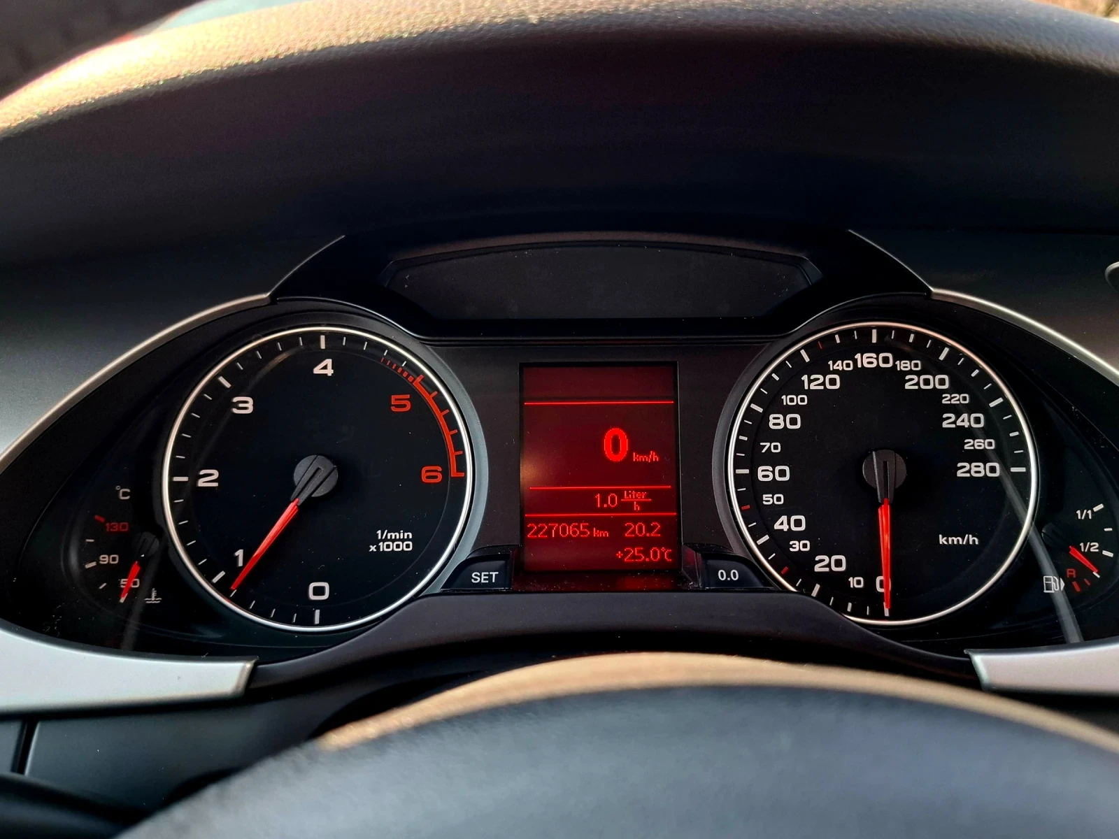 Audi A4 2.0 TDI, снимка 8 - Автомобили и джипове - 53735269