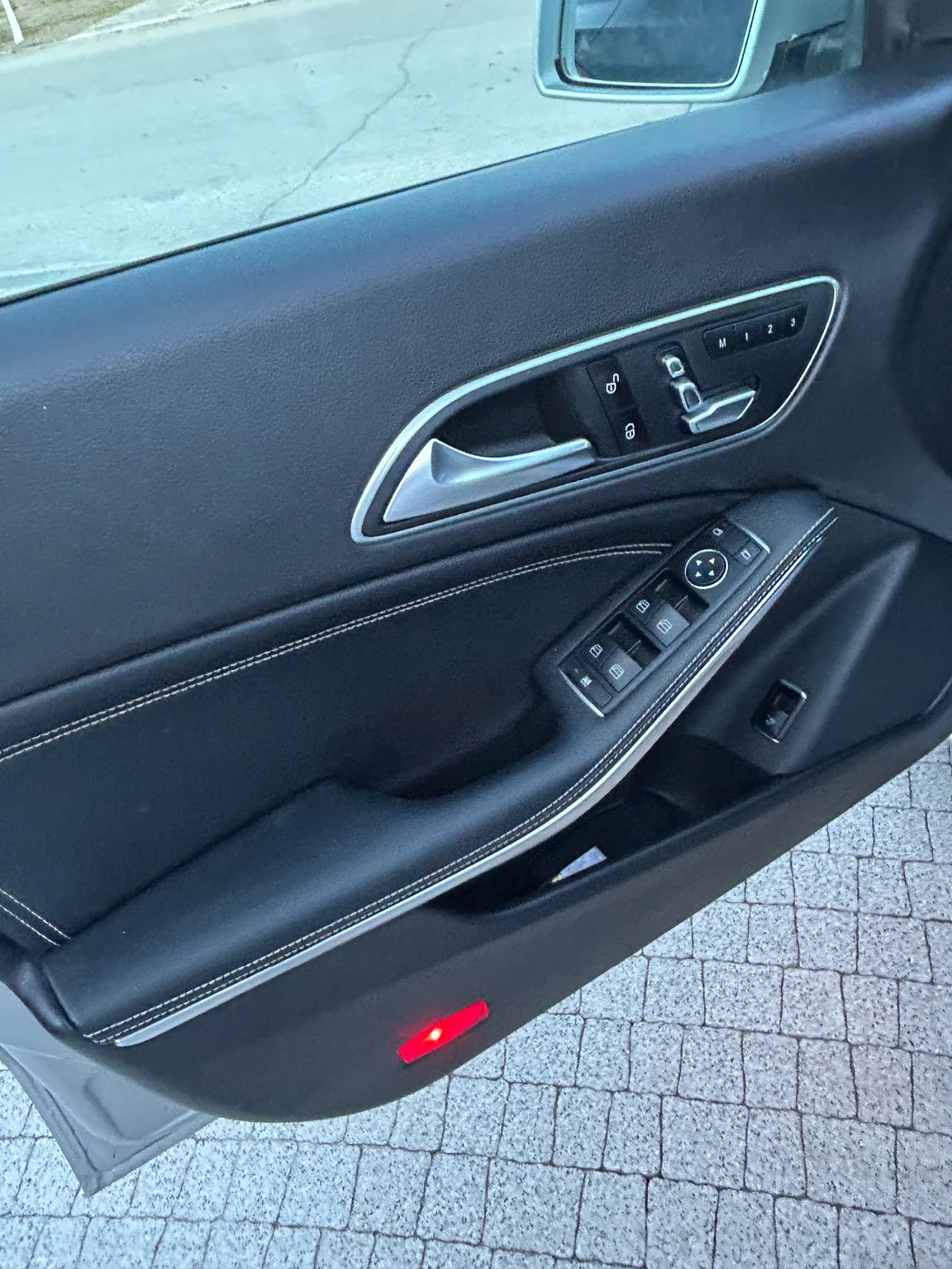 Mercedes-Benz CLA 250 2.0, снимка 7 - Автомобили и джипове - 53947511