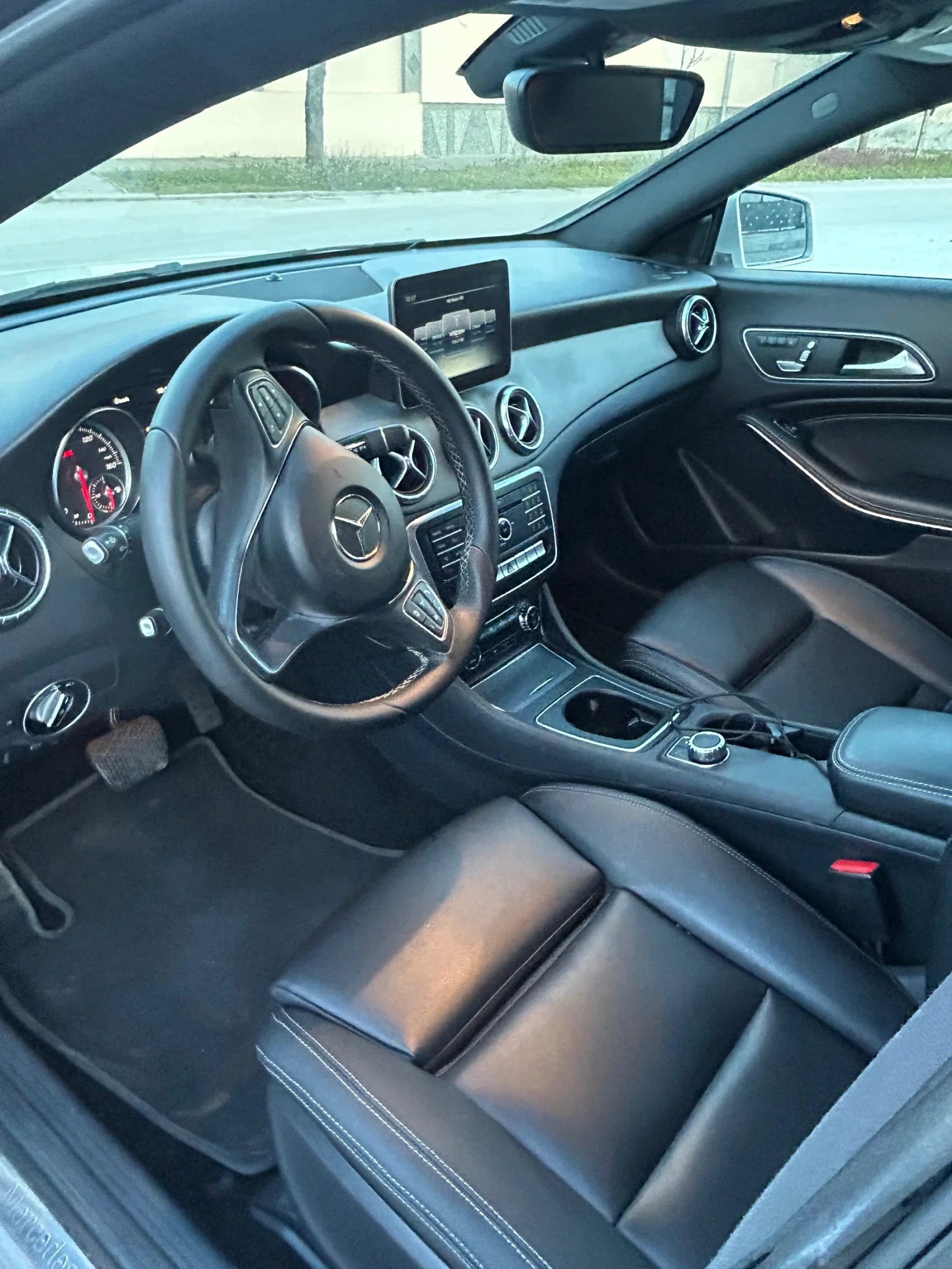 Mercedes-Benz CLA 250 2.0, снимка 5 - Автомобили и джипове - 53947511