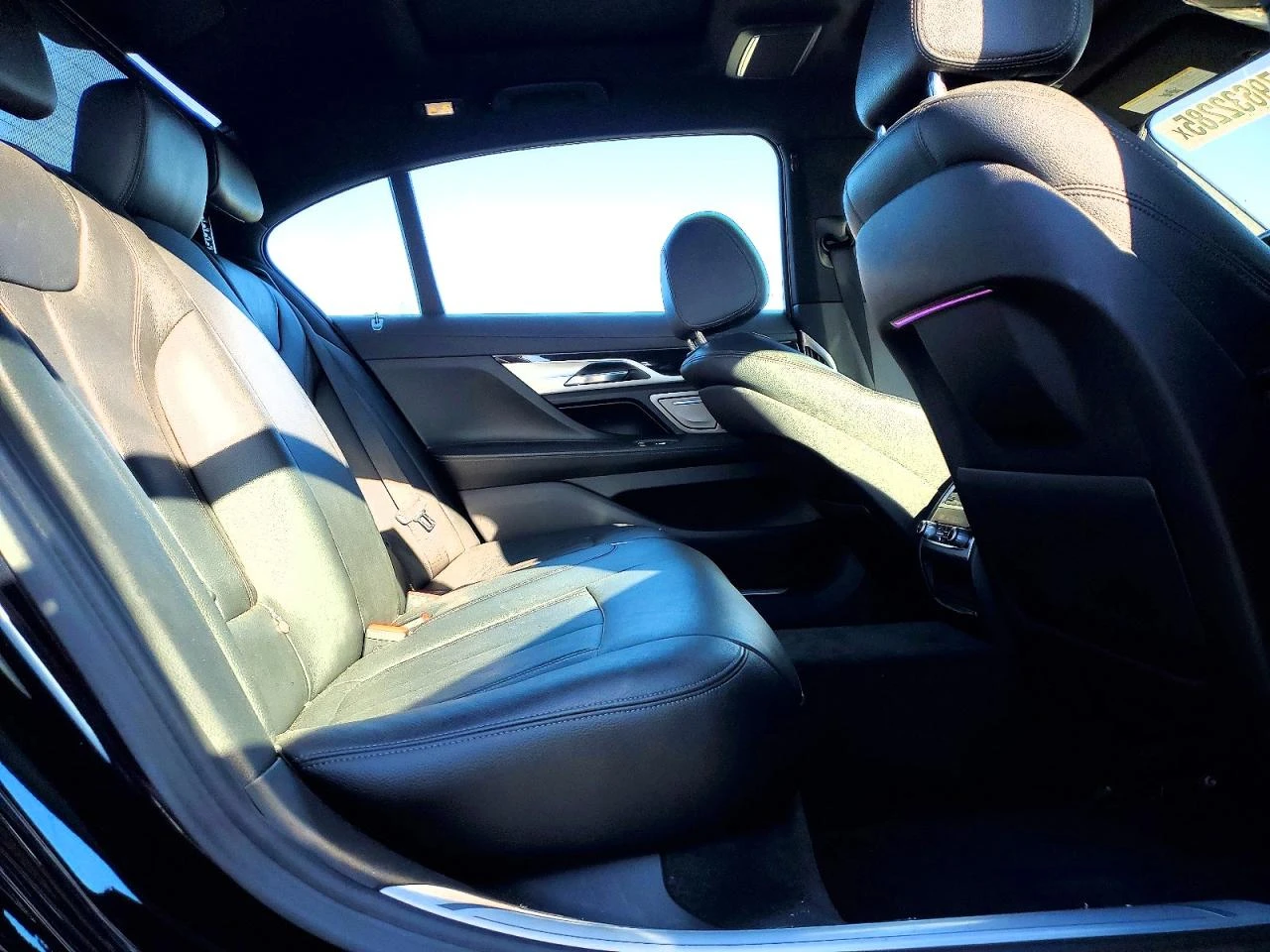 BMW 740 M* SPORT* 360КАМЕРА* LANE* ASSIST* КЕЙЛЕС* , снимка 10 - Автомобили и джипове - 53959555