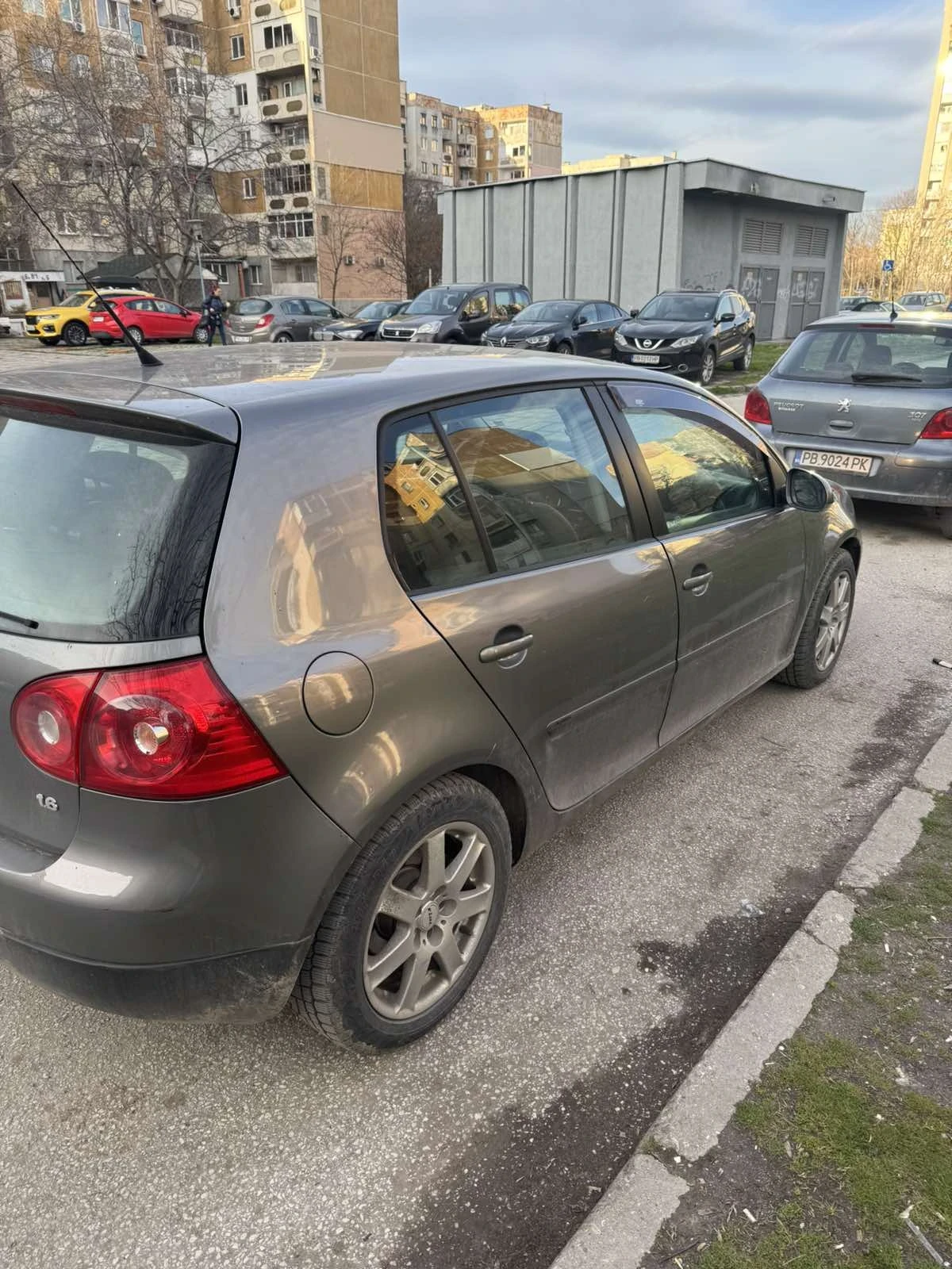 VW Golf 1.6, снимка 6 - Автомобили и джипове - 54809013