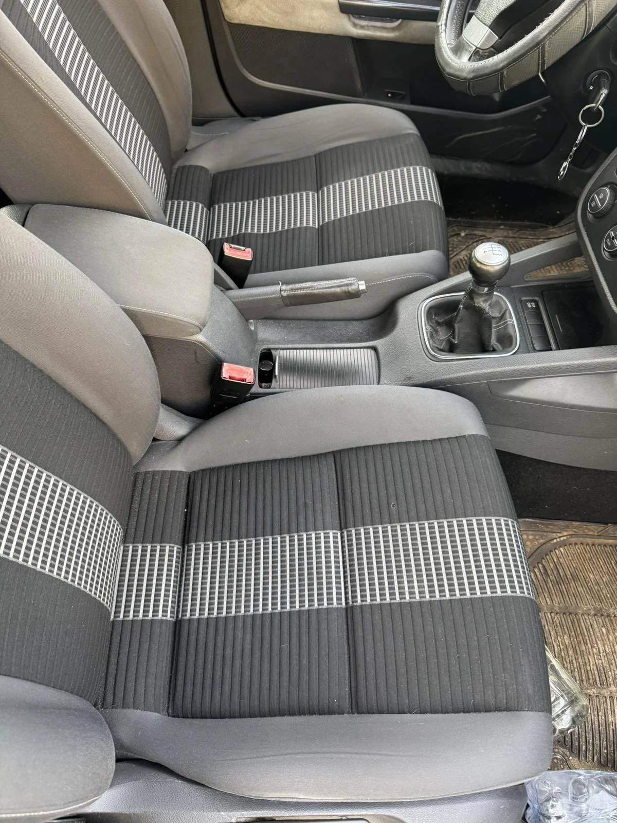 VW Golf 1.6, снимка 12 - Автомобили и джипове - 54809013