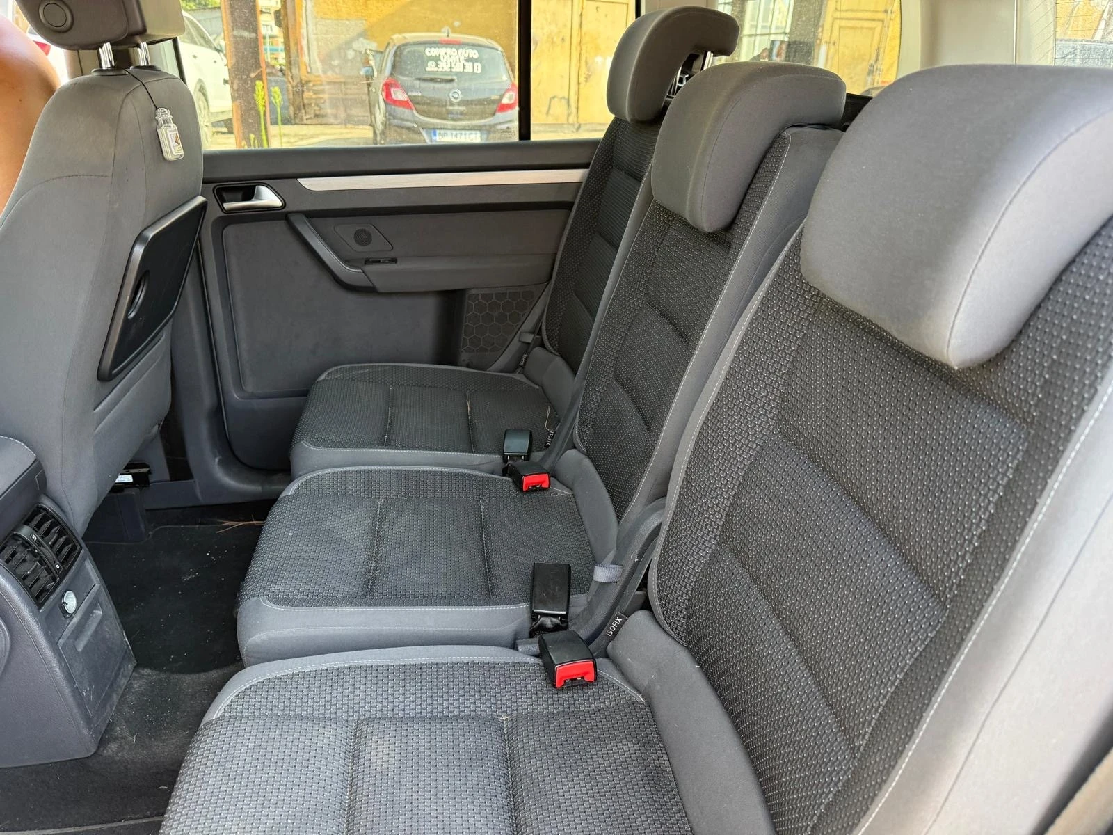 VW Touran 1.4TSI 2012, снимка 11 - Автомобили и джипове - 55711476