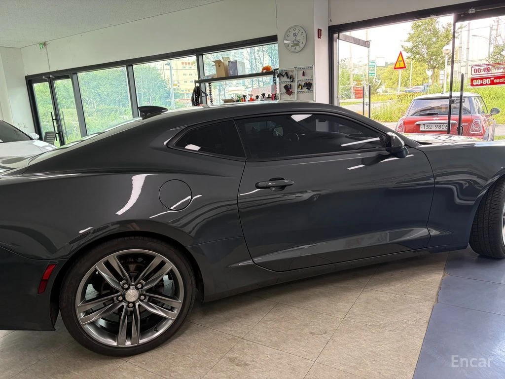 Chevrolet Camaro SS* 6.2* V8* ПОДГРЕВ* ОБДУХВАНЕ* КАМЕРА* КЕЙЛЕС* , снимка 2 - Автомобили и джипове - 55749513