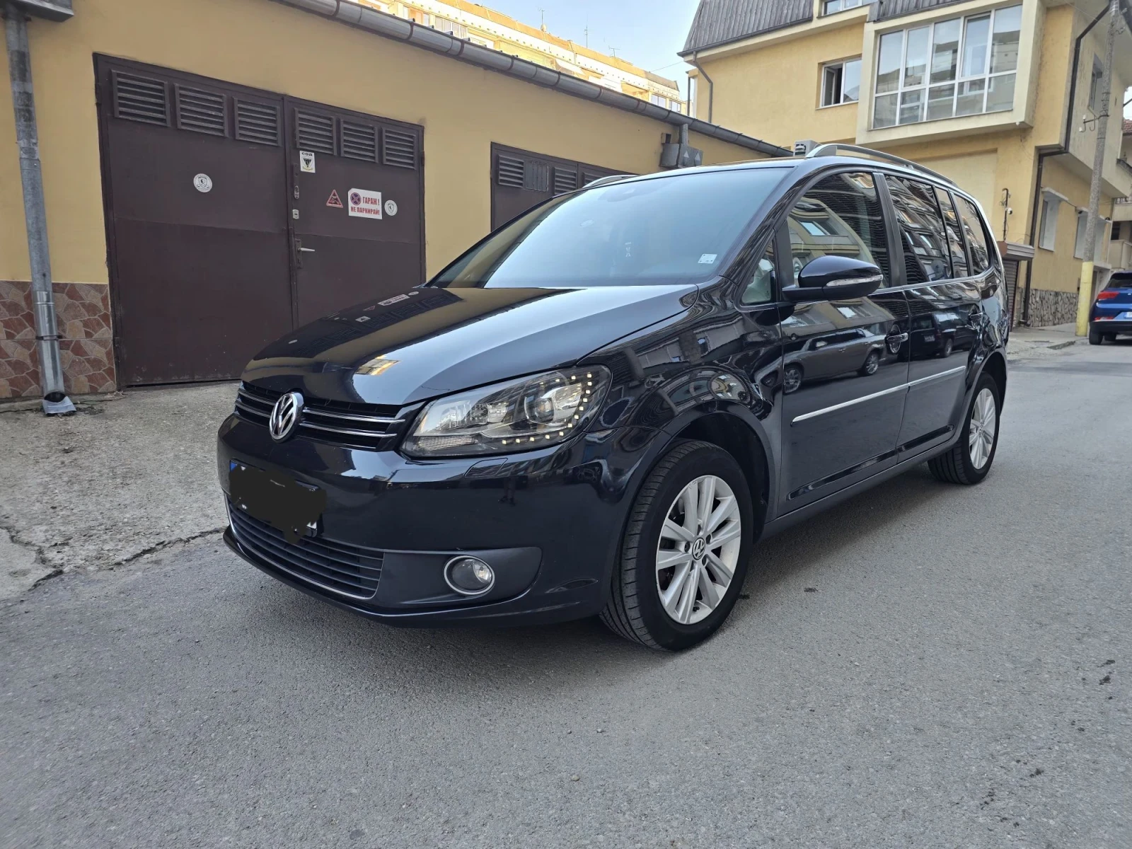 VW Touran Highline, 170k.c., снимка 2 - Автомобили и джипове - 55849162