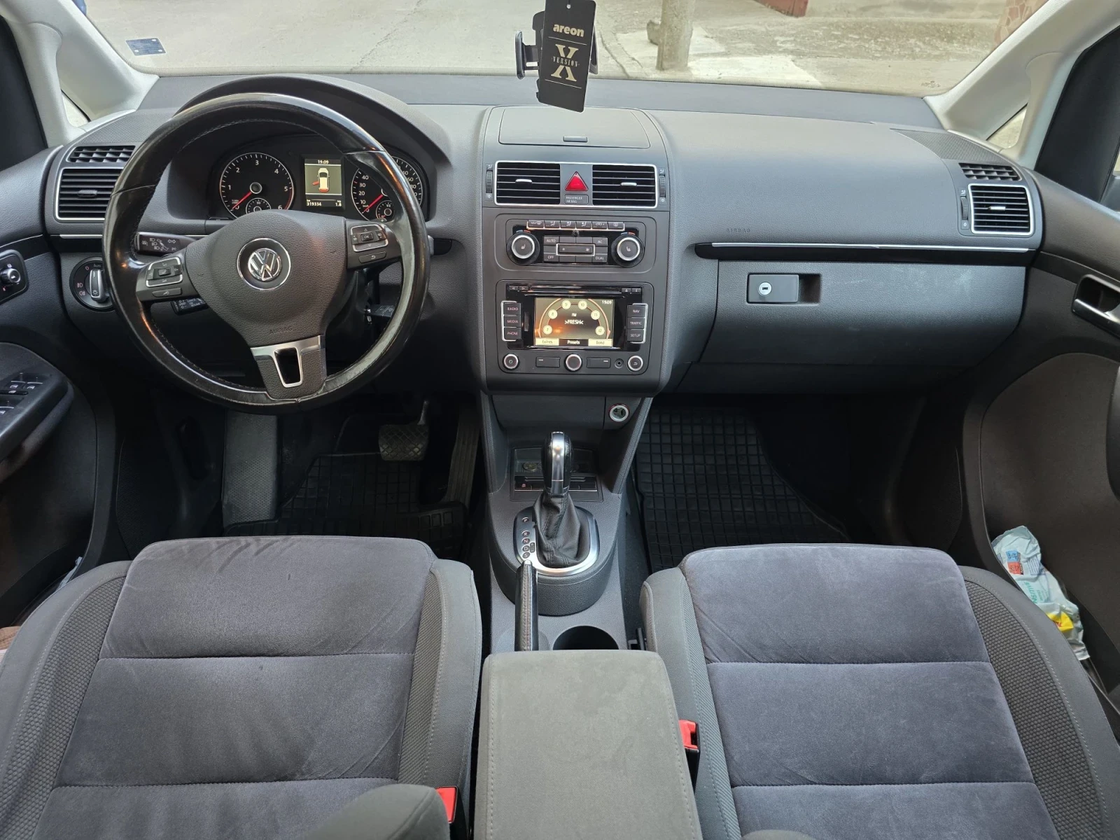 VW Touran Highline, 170k.c., снимка 8 - Автомобили и джипове - 55849162