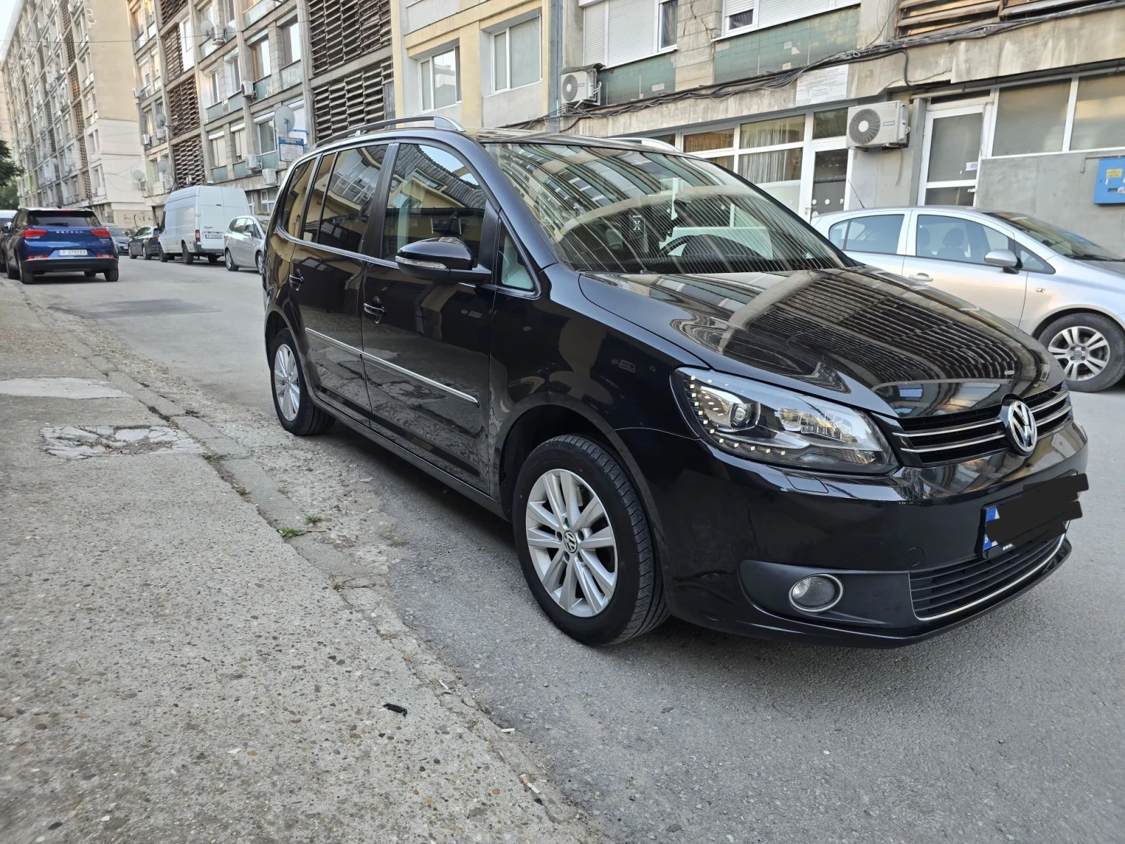 VW Touran Highline, 170k.c., снимка 3 - Автомобили и джипове - 55849162