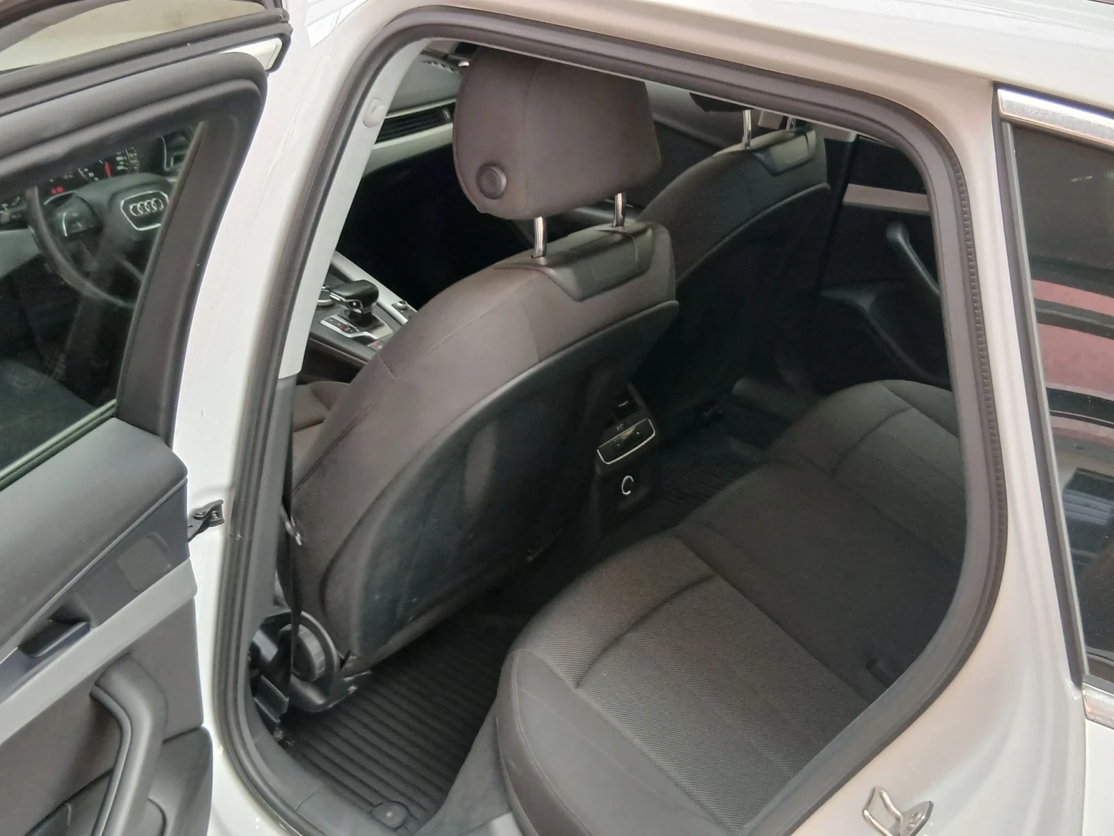 Audi A4 Б9 150ks.151000km.S TRONIK, снимка 10 - Автомобили и джипове - 56095950