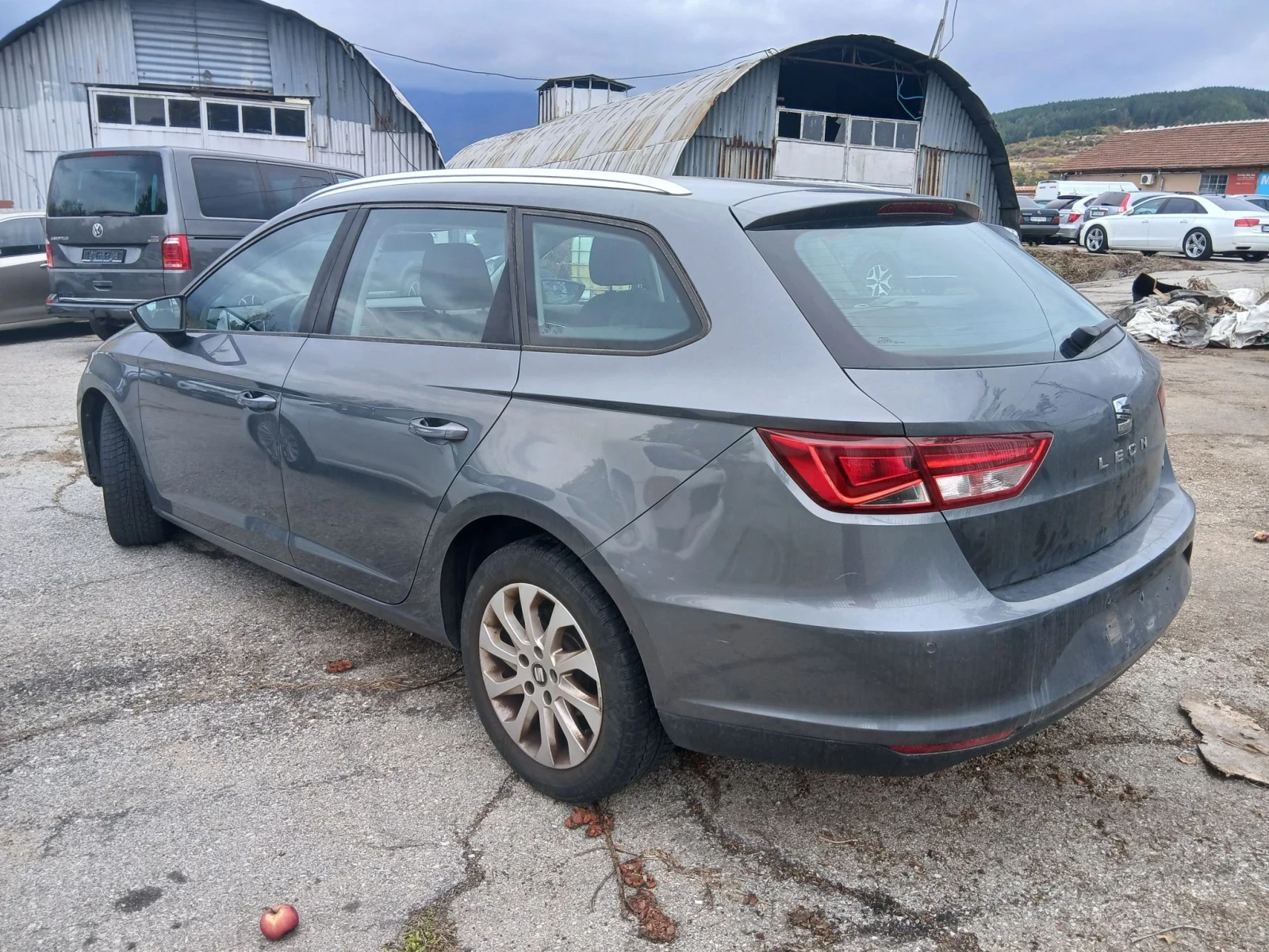 Seat Leon 1.6 tdi, снимка 4 - Автомобили и джипове - 56469857