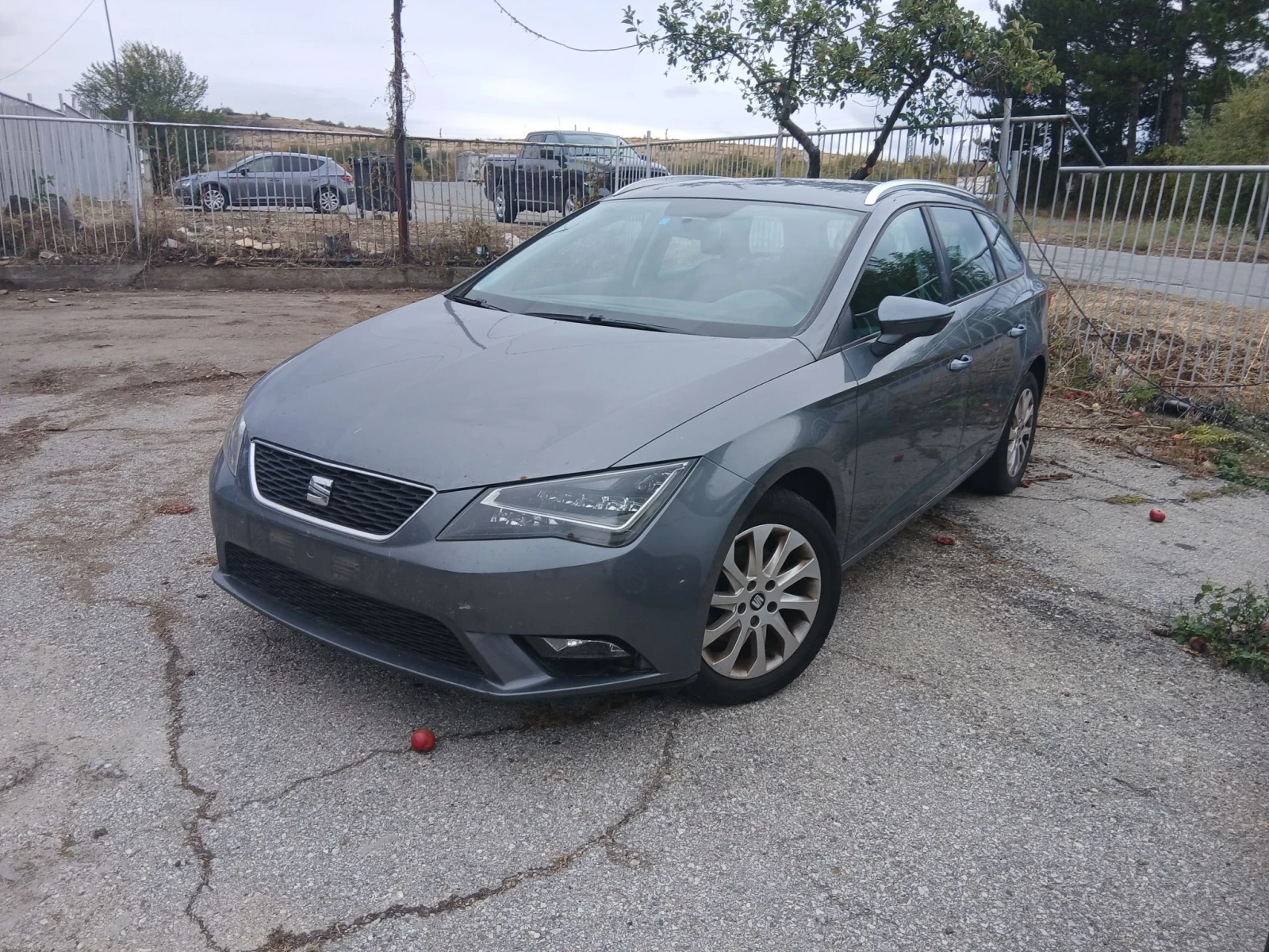 Seat Leon 1.6 tdi, снимка 3 - Автомобили и джипове - 56469857