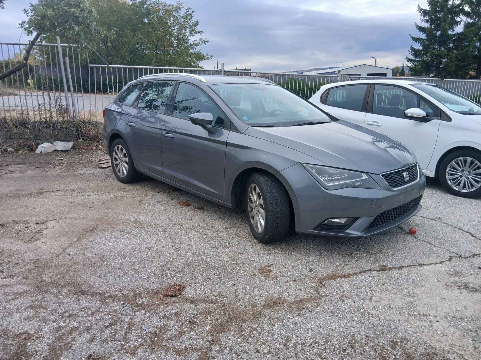 Seat Leon 1.6 tdi, снимка 2 - Автомобили и джипове - 56469857