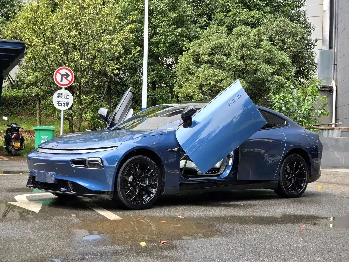 Xpeng P7, снимка 3 - Автомобили и джипове - 56690041