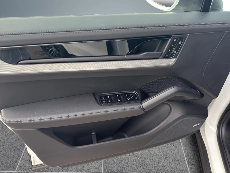 Porsche Cayenne E-HYBRID/COUPE/FACELIFT/BOSE/PANO/360/SPORT CHRONO, снимка 7 - Автомобили и джипове - 51887885