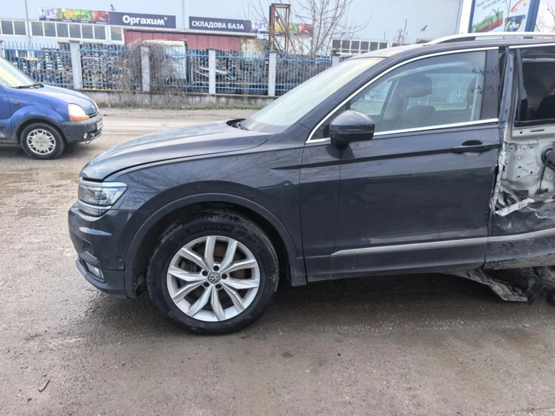 VW Tiguan 2.0tdi 4x4, снимка 4 - Автомобили и джипове - 53299996
